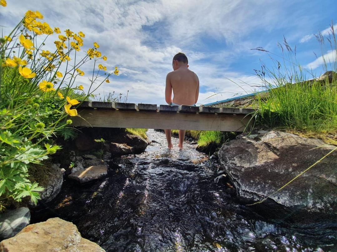 Hotel Laugarholl With Natural Hot Spring Holmavik Exterior photo