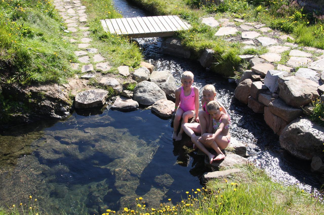 Hotel Laugarholl With Natural Hot Spring Holmavik Exterior photo